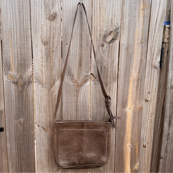 Duluth Trading Co Handbags - Duluth Trading Co. Leather Crossbody Bag